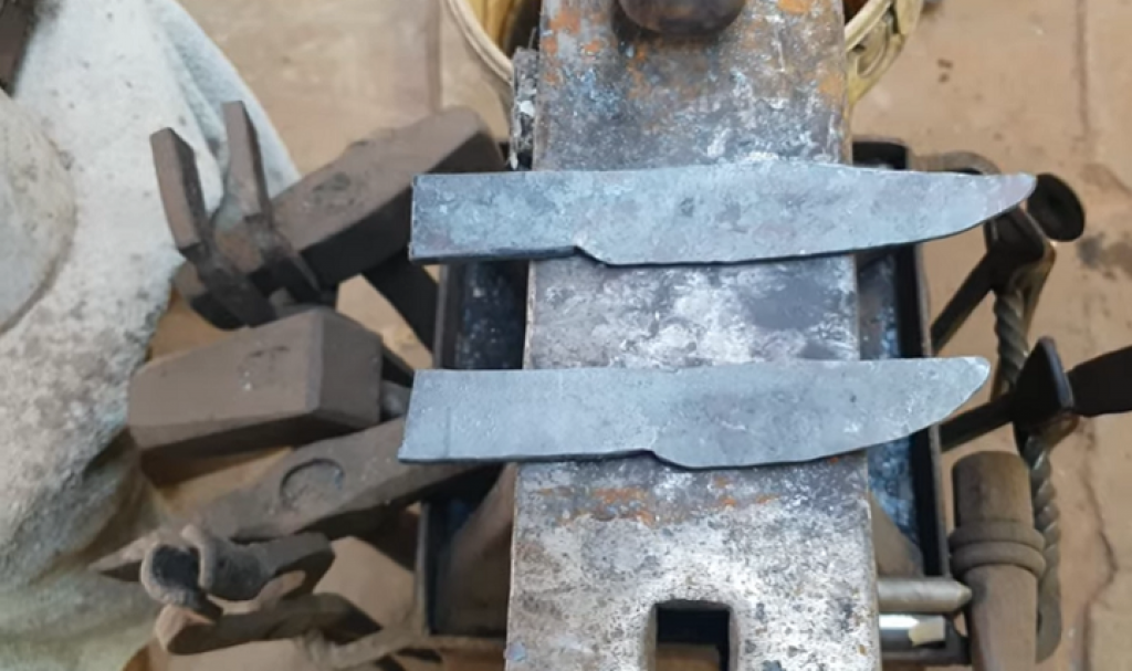 How To A Knife For Beginners? Knives Task