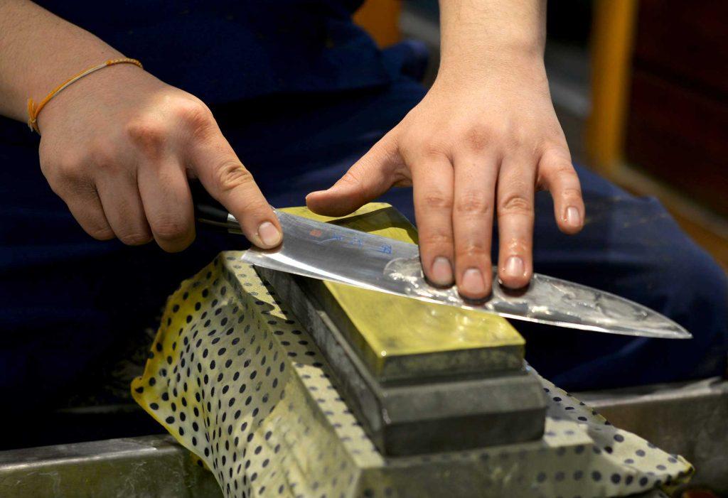 What angle to sharpen kitchen knives master sharpening techniques